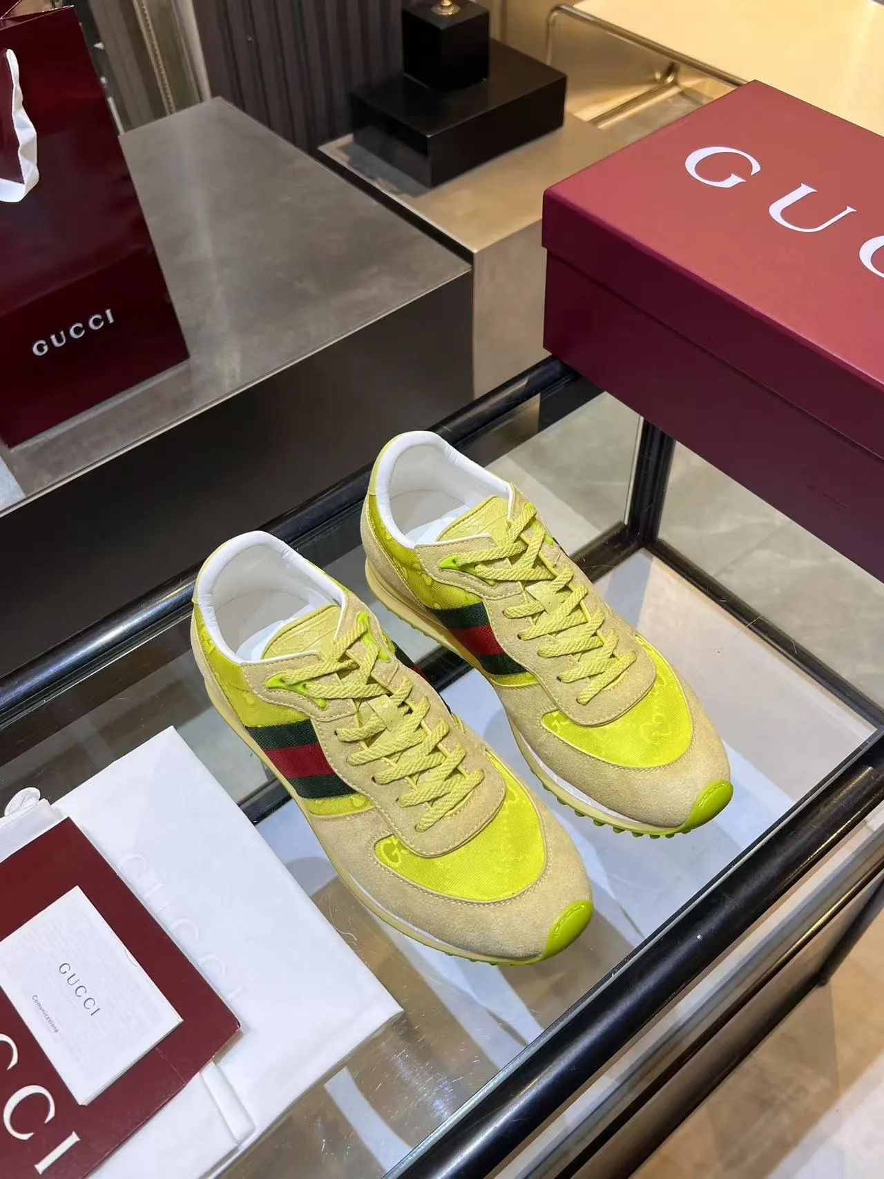 [G Home] P: 660💰 Men's Size: 40-44 (45 customized) Gucci Gucci Top version Latest catwalk style Re-Motion series Thick-soled casual sneakers Original purchase development and production This sneaker has a detachable and adjustable ankle strap, adding a dynamic item to the 2025 spring and summer series. The light and flexible outsole has been specially treated and is filled with a strong retro style. Exquisitely packaged at the delivery counter🛍📦 ▪️Fabric: Original customized imported first-layer cowhide ▪️Inner lining: Original customized breathable mesh ▪️Sole: Original molded TPU material ▪️Sole thickness: 3.5CM